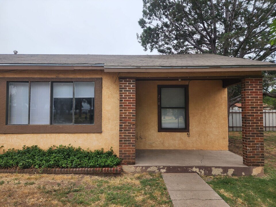 218-220 E 9th St in Portales, NM - Building Photo