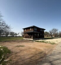 411 W Avenue K in Jarrell, TX - Building Photo - Building Photo