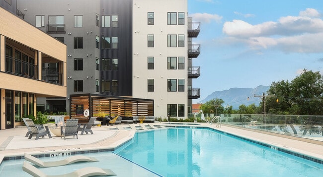 The Hunter in Colorado Springs, CO - Building Photo - Building Photo