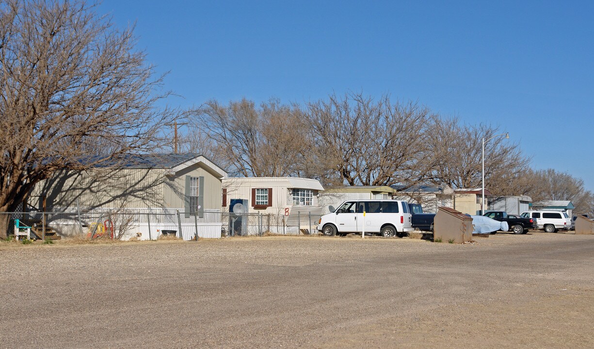 1204 Walnut St in Idalou, TX - Building Photo