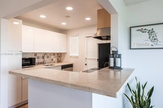 1732 Meridian Ave in Miami Beach, FL - Building Photo - Building Photo