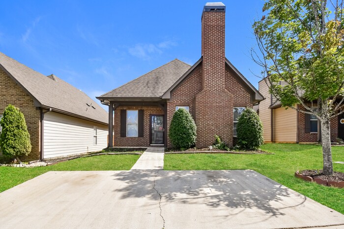 1218 Savannah Ln in Calera, AL - Building Photo