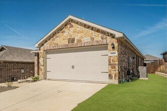 1022 Rio Bravo Dr in Forney, TX - Building Photo - Building Photo