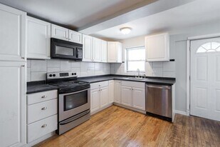 547 1st St in Troy, NY - Building Photo