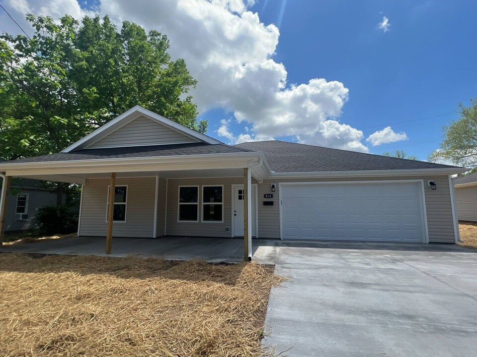 814 Hillside Dr in Joplin, MO - Building Photo
