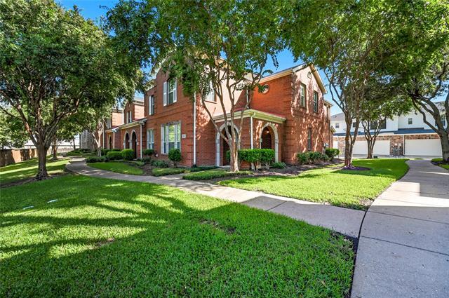 561 Legends Dr in Lewisville, TX - Building Photo