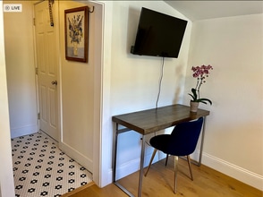 1662 Glen Aylsa Ave in Los Angeles, CA - Foto de edificio - Building Photo