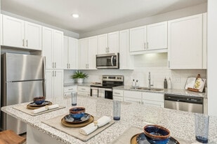 Story Lake Gibson in Lakeland, FL - Building Photo