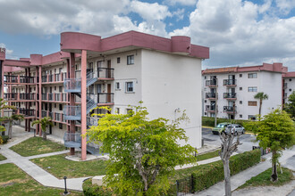 Aalmeda Towers in Hialeah, FL - Building Photo - Building Photo