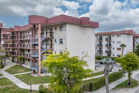 Aalmeda Towers in Hialeah, FL - Foto de edificio - Building Photo