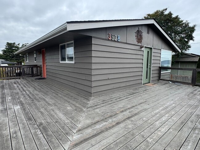 property at 3918 S Ave