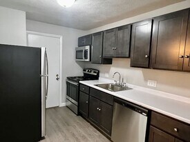 800 Governors Dr in Winthrop, MA - Building Photo