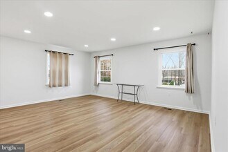 14017 Broomall Ln in Silver Spring, MD - Building Photo - Building Photo