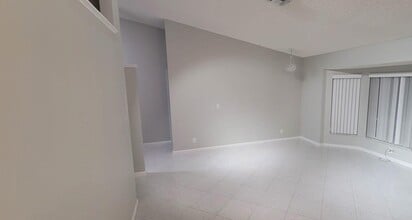 5595 Egret Isle Trail in Wellington, FL - Building Photo - Building Photo