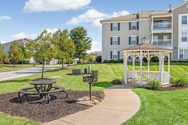 Newport Landing in Akron, OH - Foto de edificio - Building Photo