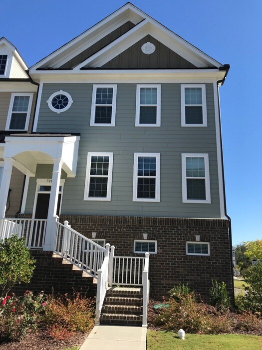 7000 Reedybrook Crossing in Apex, NC - Building Photo