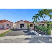 2614 W 65th St in Hialeah, FL - Building Photo