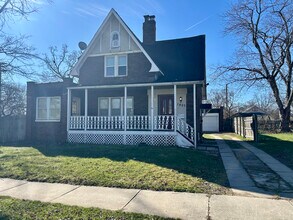1407 Strong Ave in Elkhart, IN - Foto de edificio - Building Photo
