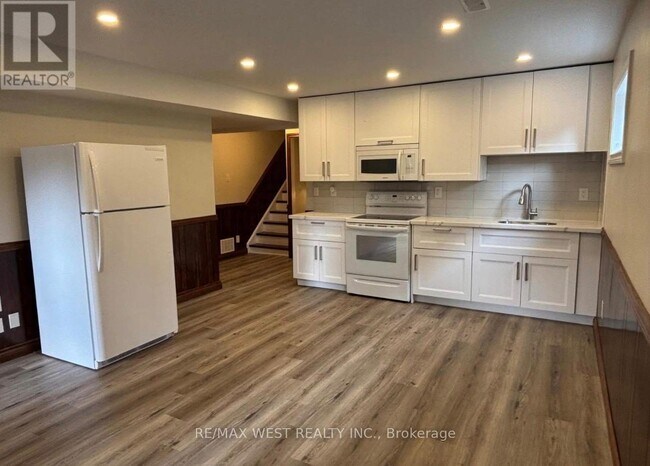 4 Dantek Ct in Brampton, ON - Building Photo - Building Photo