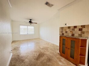 422 Lakeside Dr in Margate, FL - Building Photo - Building Photo