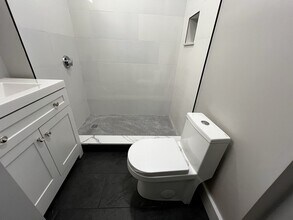 158 Holland St in Somerville, MA - Foto de edificio - Building Photo