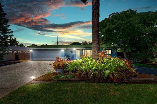 1561 NE 47th St in Oakland Park, FL - Building Photo - Building Photo
