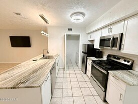 4113 Holiday Dr in Panama City, FL - Building Photo