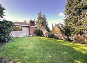 1253 NE 104th St in Seattle, WA - Building Photo - Building Photo