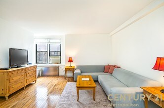 30 E 9th St-Unit -6-F in New York, NY - Building Photo - Building Photo