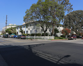 3333 San Marino St in Los Angeles, CA - Foto de edificio - Building Photo