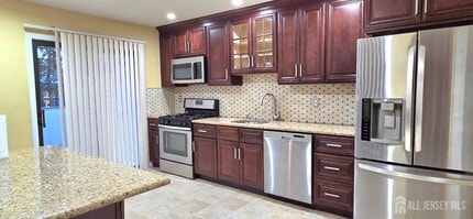 44 Azalea Ct in Monmouth Junction, NJ - Building Photo - Building Photo