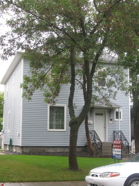 261 Stadacona St in Moose Jaw, SK - Building Photo