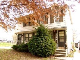 611 Hickory Hill Ln in Des Moines, IA - Building Photo