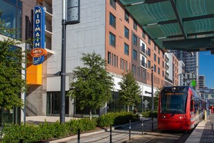 Mid Main in Houston, TX - Building Photo