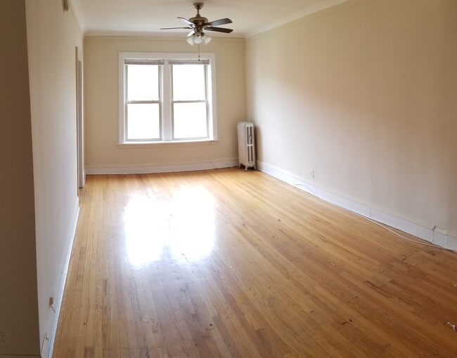 4913 N Damen Ave, Unit #1E in Chicago, IL - Foto de edificio - Building Photo