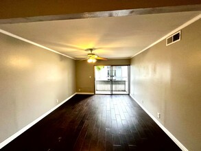 18620 Hatteras St in Los Angeles, CA - Building Photo - Building Photo