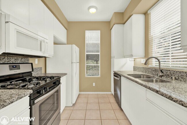 3539 Caminito El Rincon in San Diego, CA - Building Photo - Building Photo