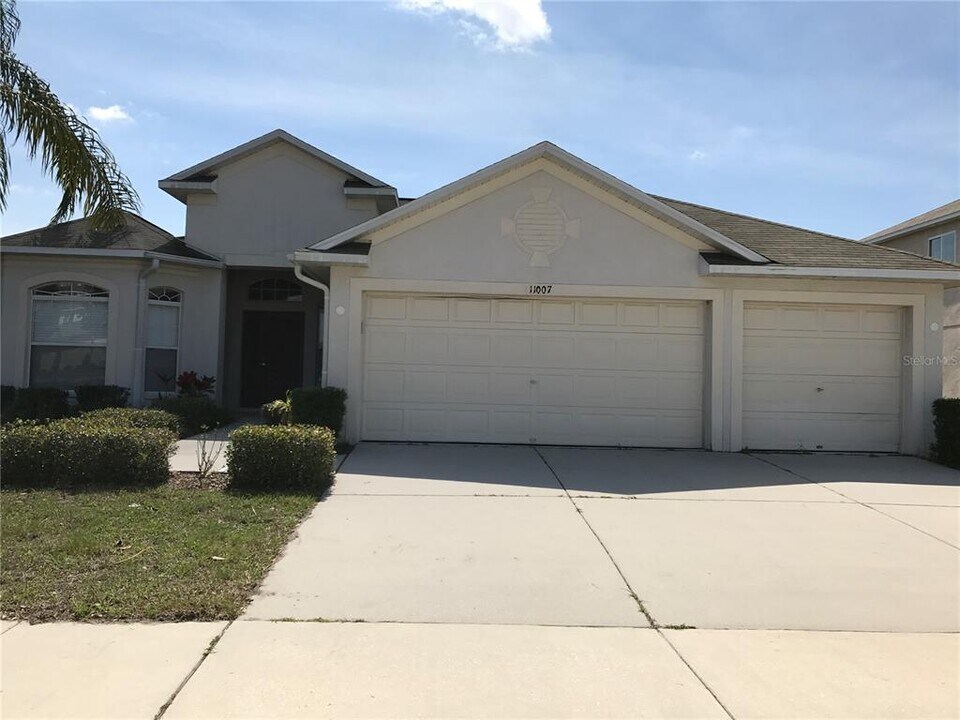11007 Hoffner Edge Dr in Riverview, FL - Building Photo