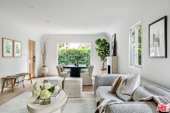 8717 Dorrington Ave in West Hollywood, CA - Building Photo - Building Photo