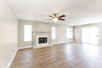 7922 W Laurel Ln in Peoria, AZ - Foto de edificio - Building Photo