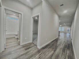 14273 Lake Lodge Dr in Conroe, TX - Building Photo