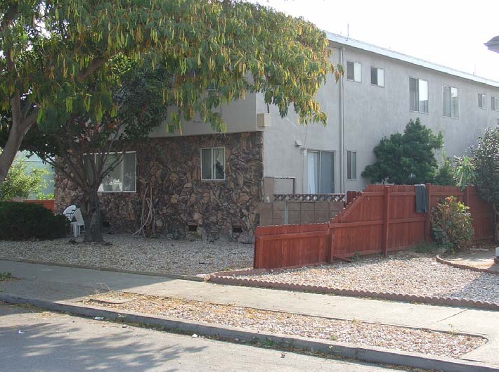 Harlan Apartments in San Leandro, CA - Building Photo