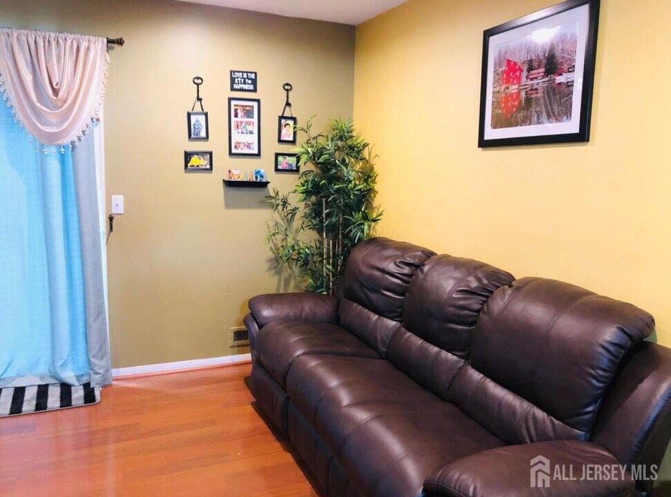 115 Dunham Ave in Edison, NJ - Building Photo
