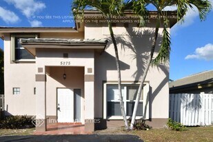 5275 NW 186th Ln, Unit 0227 in Miami Gardens, FL - Building Photo