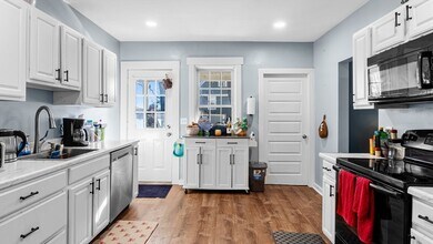 6-8 Crescent St in Northbridge, MA - Building Photo - Building Photo