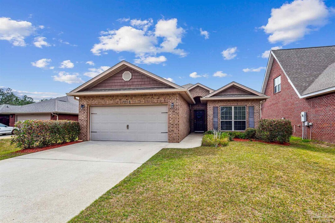 2269 Somerville Ct in Pensacola, FL - Building Photo