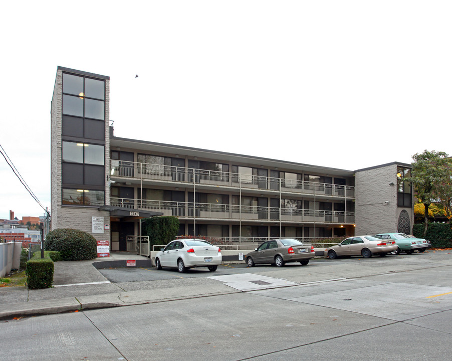 Lanai Apartments in Seattle, WA - Building Photo