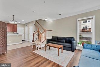 20661 Sibbald Square in Ashburn, VA - Building Photo - Building Photo