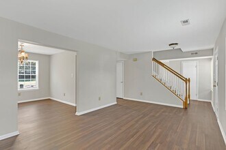 219 Springdale Way in Hampton, VA - Building Photo - Building Photo