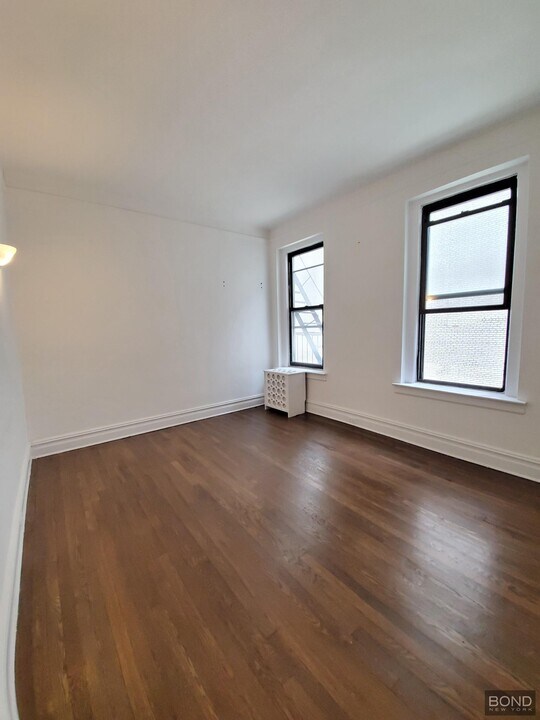 163 E 87th St in New York, NY - Building Photo